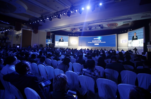 刘江秘书长应邀出席2014中国公益论坛