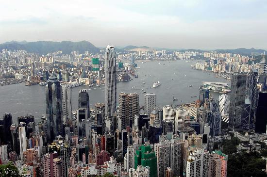 李嘉诚卖房抄底英国：香港中环中心都不要了